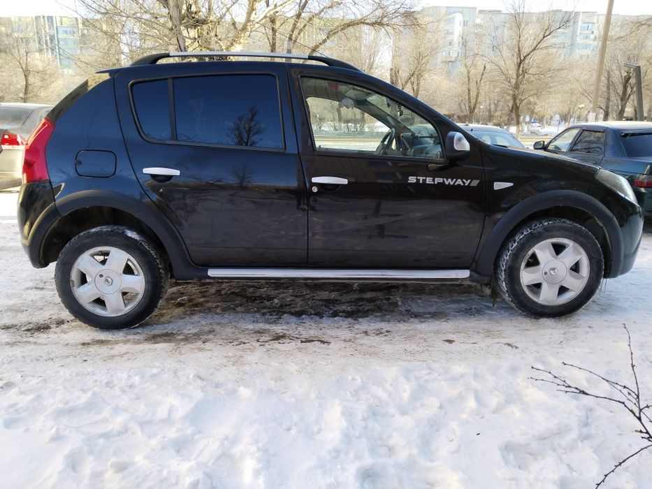 Продам автомобиль Рено Сандеро