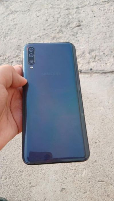 продам телефон Samsung A50