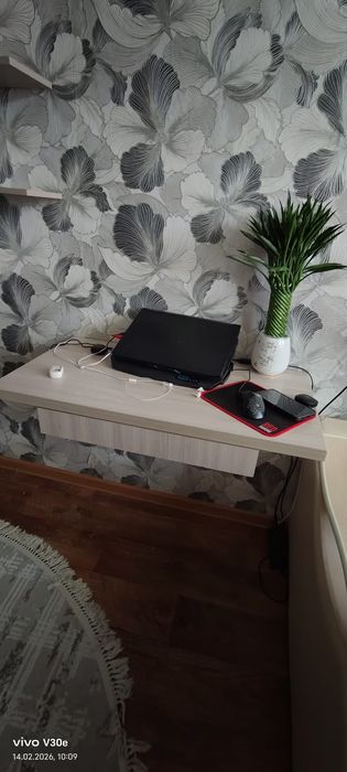 Компьютерный стол + полка настенная