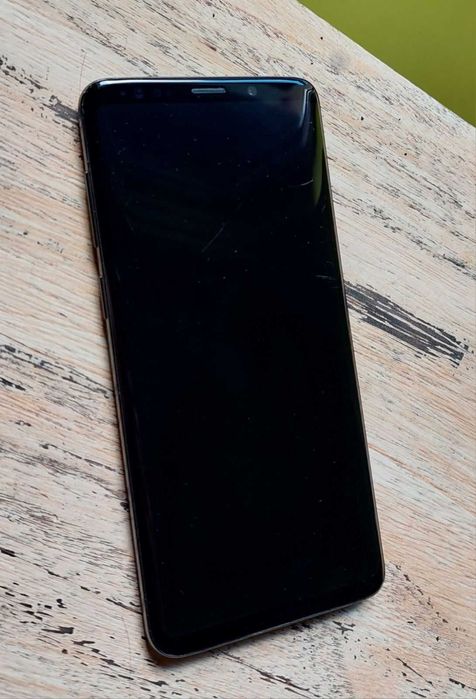 Продавам телефон Samsung s 9.