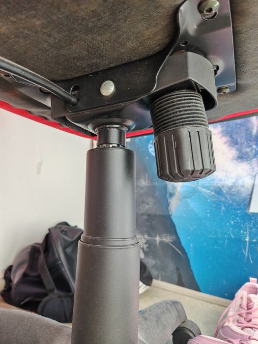 Scaun de birou ergonomic roșu