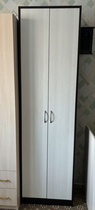 Продаю прихожую из 3 секций