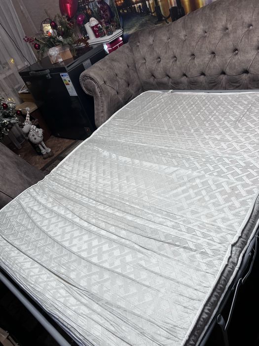 Продаю диван . В отличном состоянии