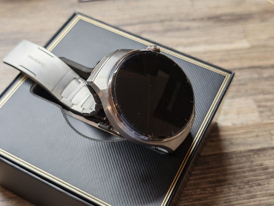 Като нов Huawei Watch 4 Pro Titanium Case Strap