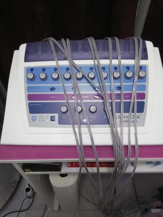 Vand aparatură pentru saloane de infrumuset noi la celeai bune preturi