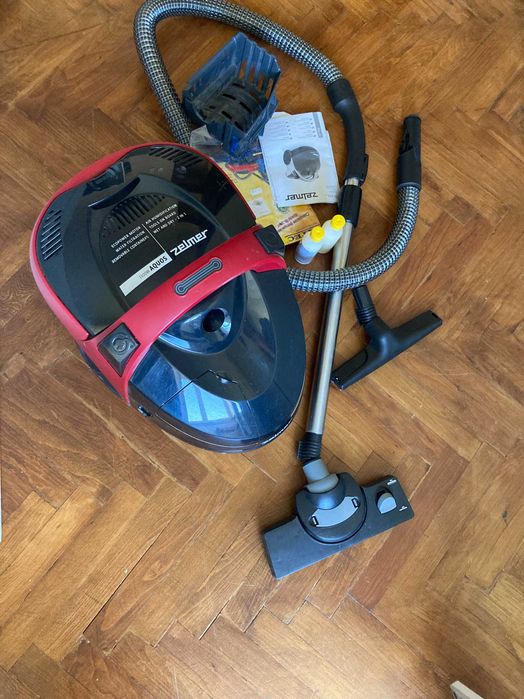 Прахосмукачка с воден филтър Телескопична тръба, 1500 W, HEPA