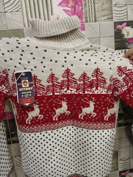 Срочно продам новогодние свитера