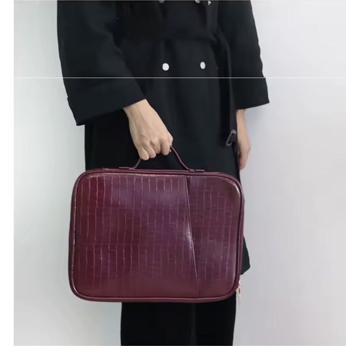 Кожена дамска чанта за лаптоп и документи