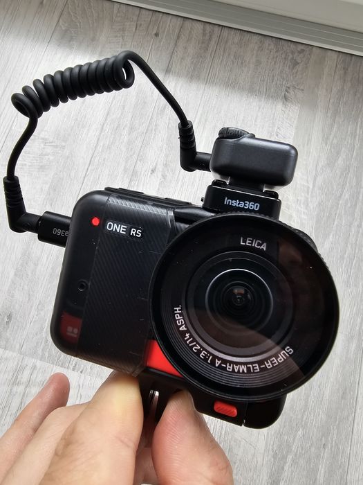 Vând pachet complet Insta360 ONE RS - Lentile 4K, 360, 1-Inch Leica +