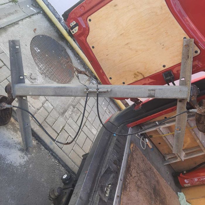 Punte remorca Saris, 2700 kg.