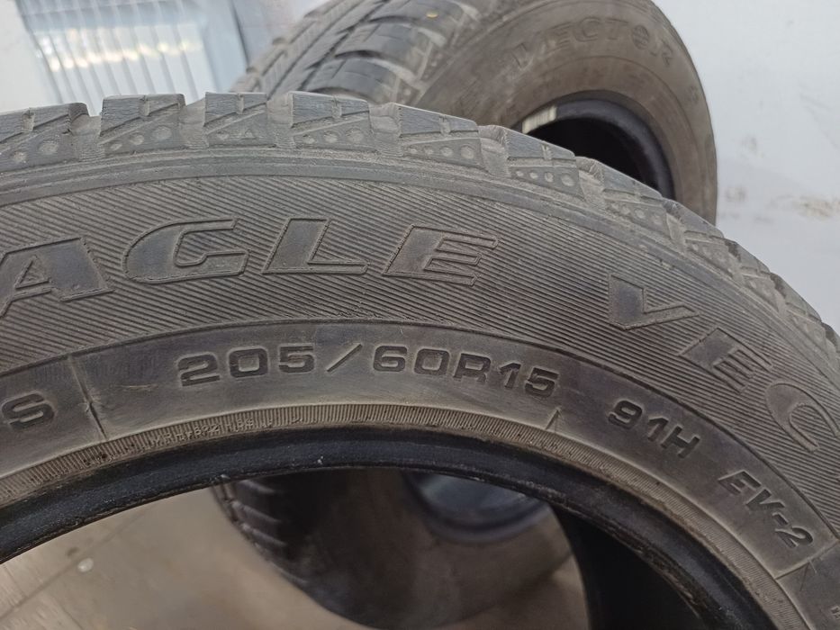Шины 205/60 R15 Goodyear пара.