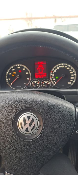 Vând ceas bord vw Golf 5 cu lumini albe  este cu maxidot pentru automa