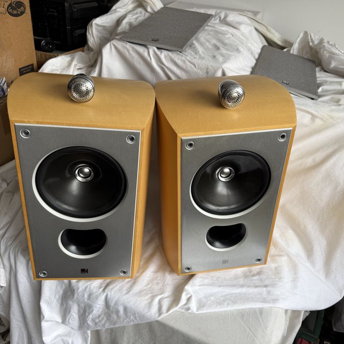 Boxe KEF model Xq1