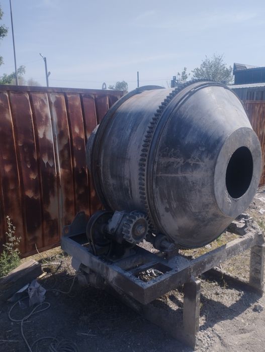 Продам бетономешалку