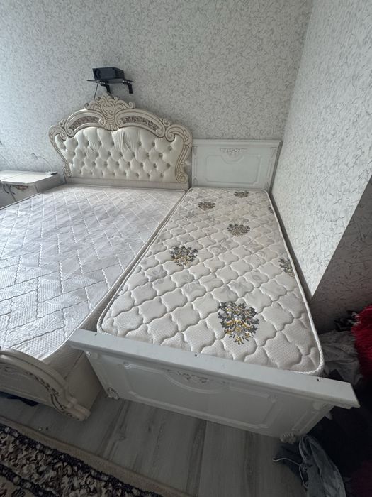 Двухспальная кровать и детский кровать