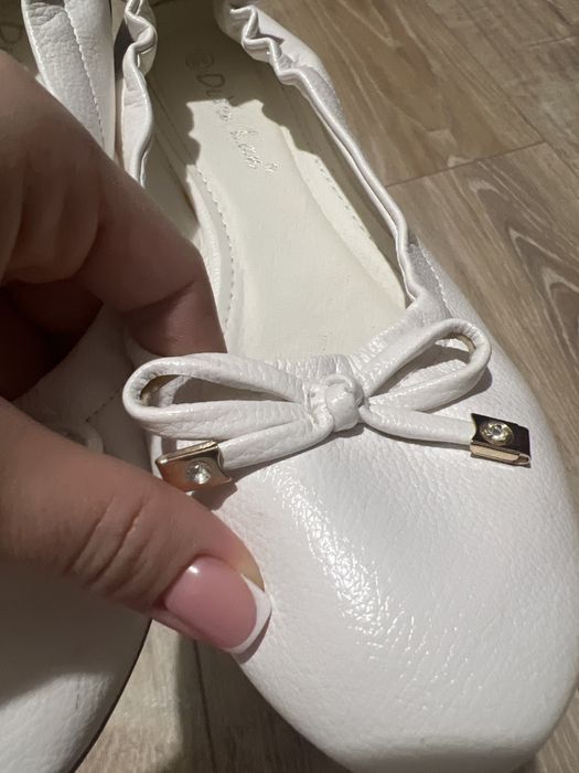 Продаю балетки 38 размер белые