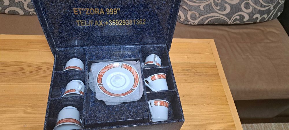 Порцеланов сервиз за кафе в подаръчна кутия