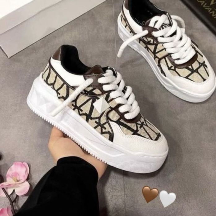 Valentino adidasi