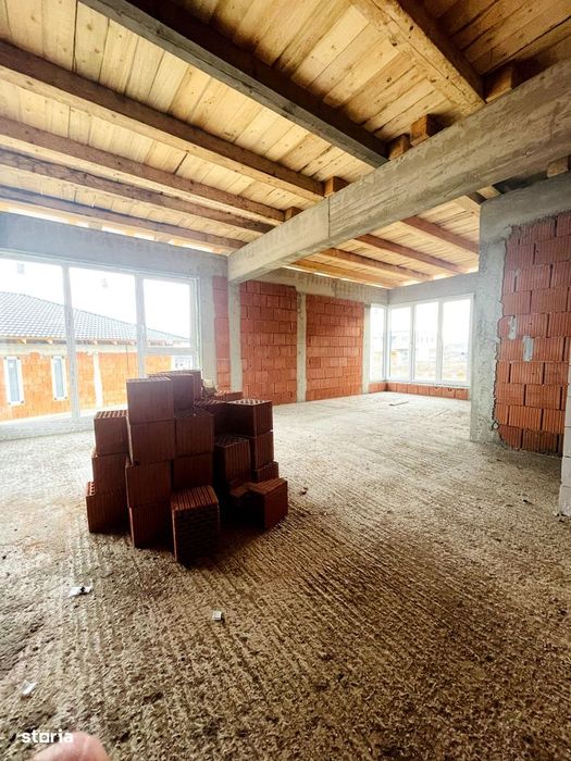 Casă parter la roșu în Paleu – 600 mp teren, utilități la limită