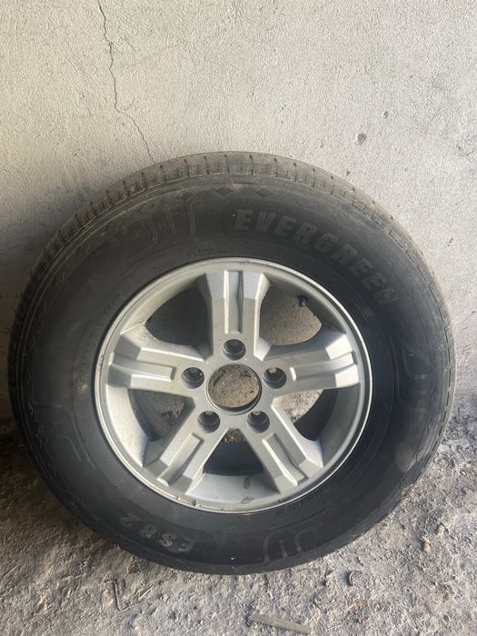 Джанти с гуми 16 цола 245/70R16 5x140