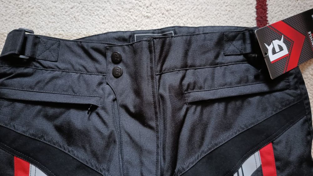 Vând pantaloni moto din material textil