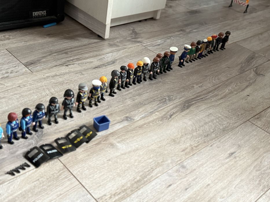 Playmobil sediu de politie+ inchisoare+ oameni