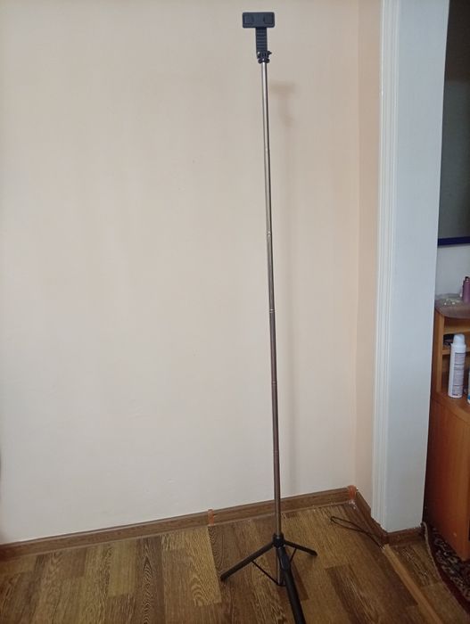 Продам новый селфи штатив