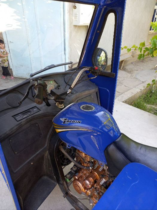 Lochin motorol yaxshi holatda sotiladi