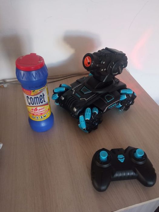 Продам танк с пультом управления