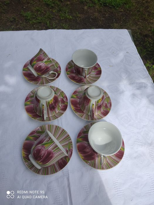 Сервиз за кафе,канички за чай и мляко,