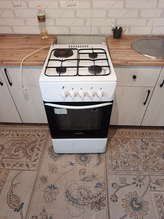 Продам газовую плиту