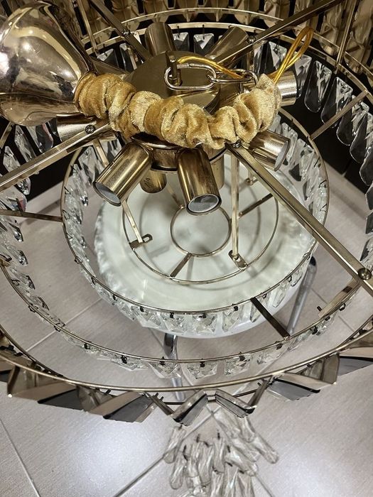 Продаётся люстра диаметр 55см