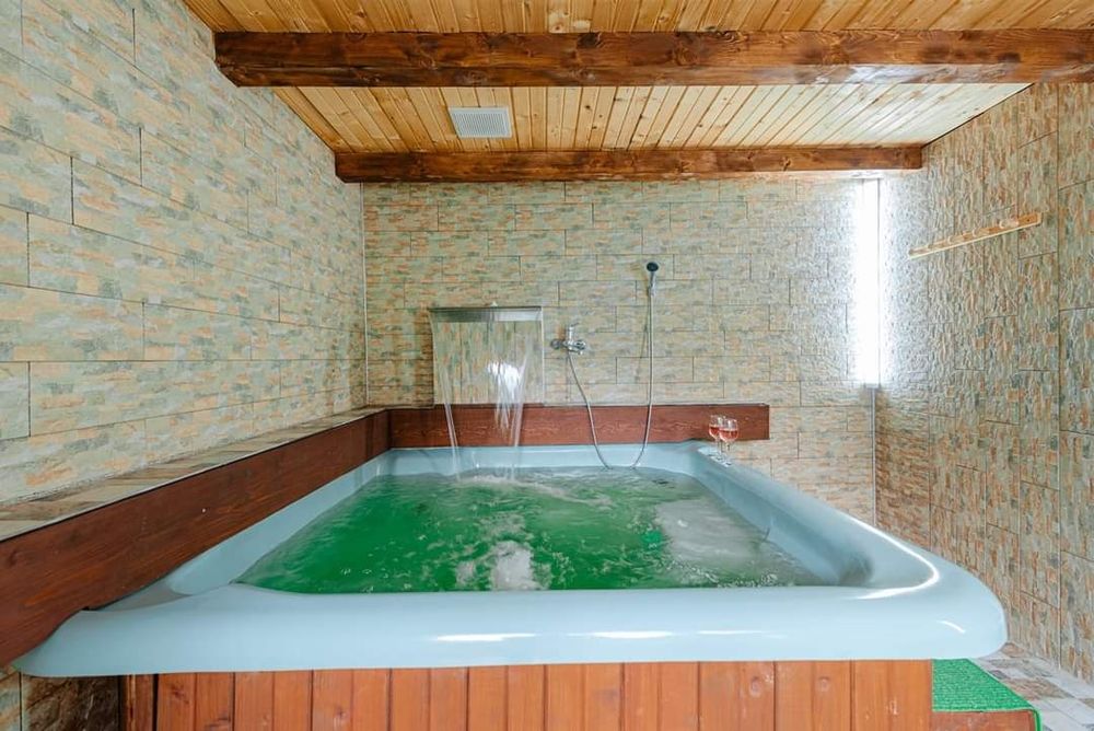 Cabana mica cu jacuzzi