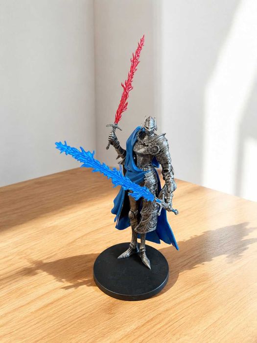 Фигурка Anime Armored Knight / рицар с огнени мечове