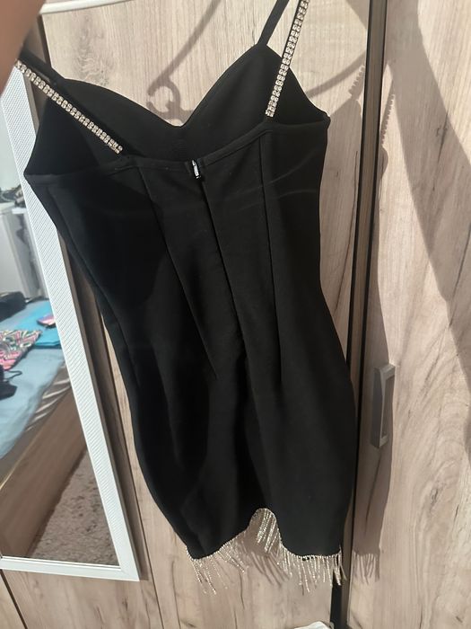 Бандажна рокля с камъчета