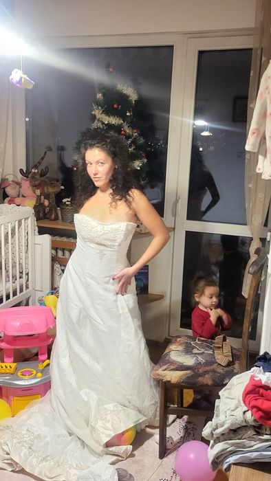 Булчинска рокля много елегантна и красива