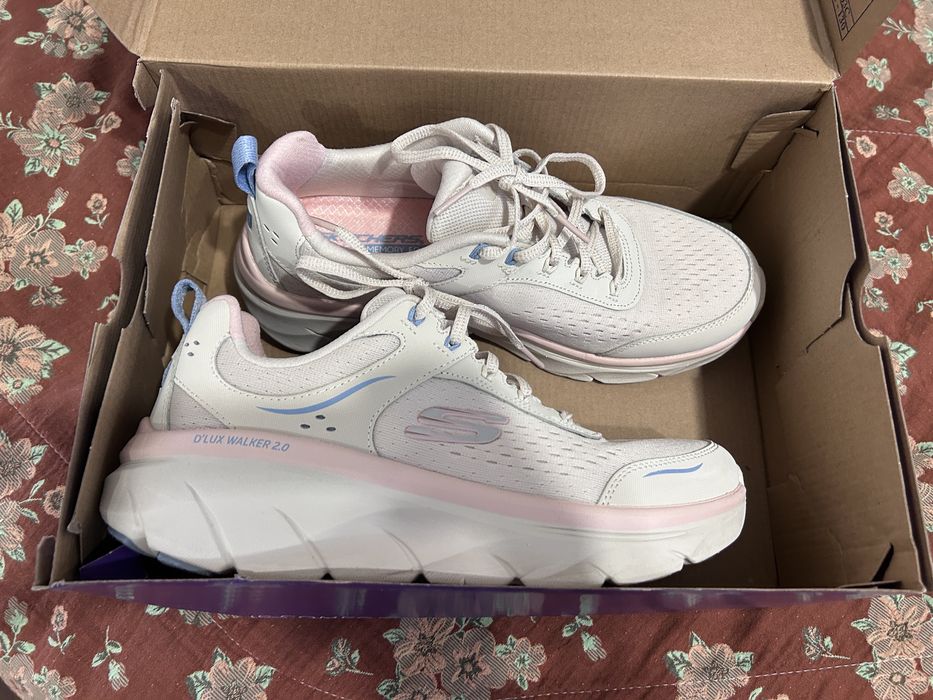 Фирменные кроссовки Skechers