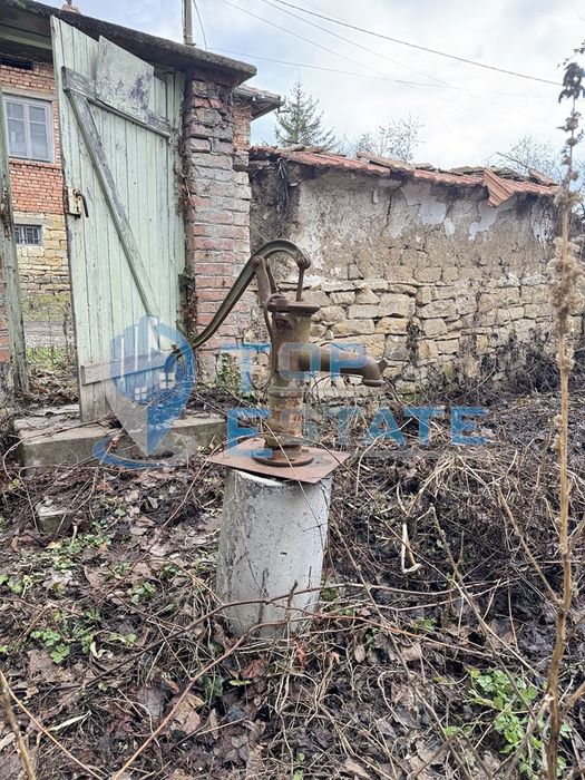 Къща в Велико Търново, област-с.Николаево площ 80 цена Двуетажна къща