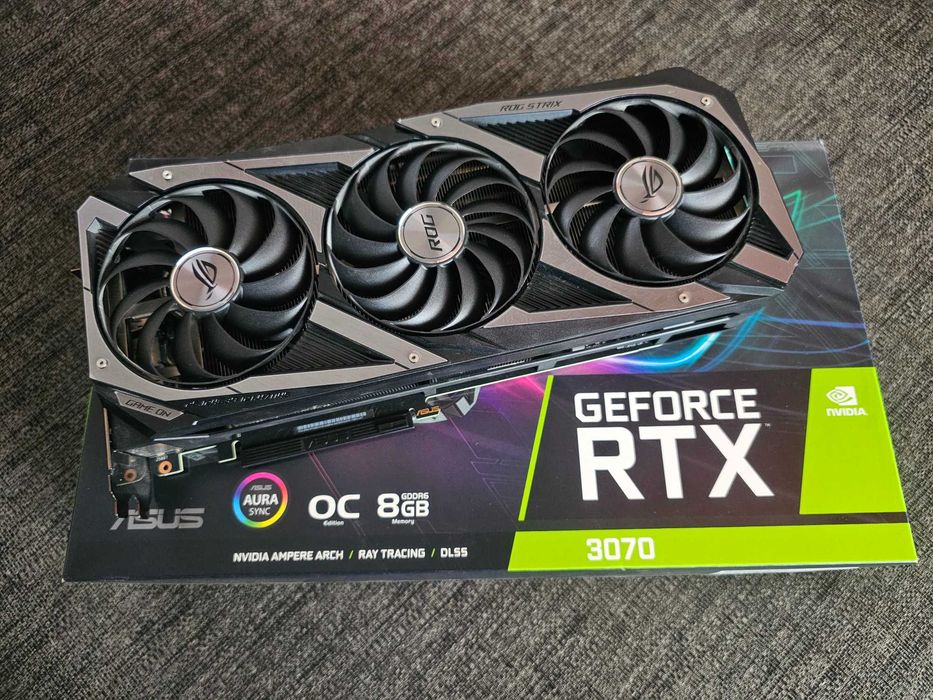 RTX 3080  RTX 3070