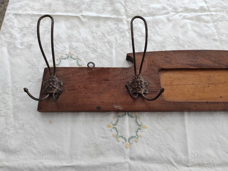 Стара  дървена закачалка