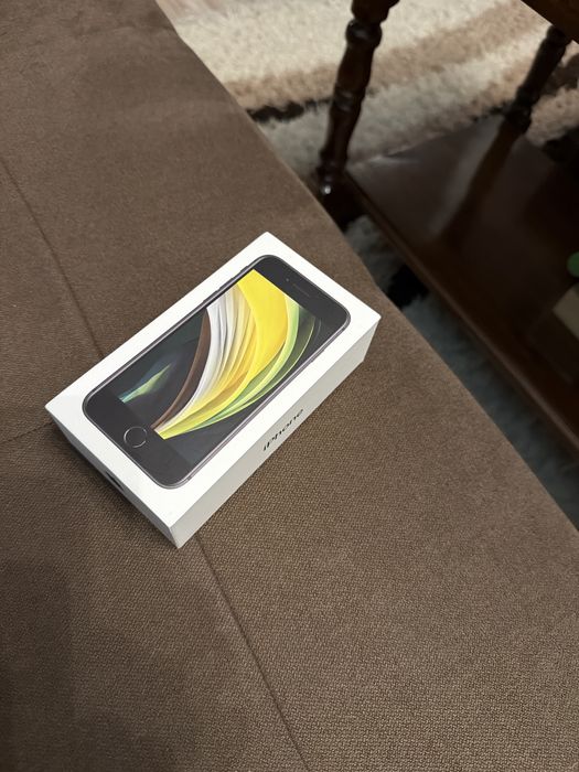 Продавам телефон Iphone se 2022