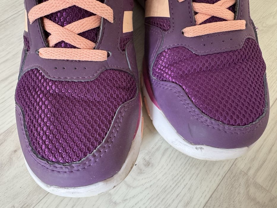 Кросовки для девочки.  Размер 36, состояние б/у.