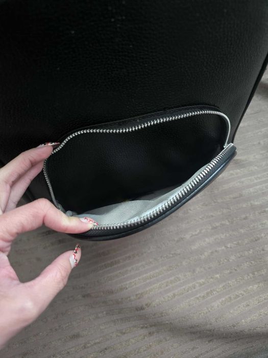 Дамска черна раница