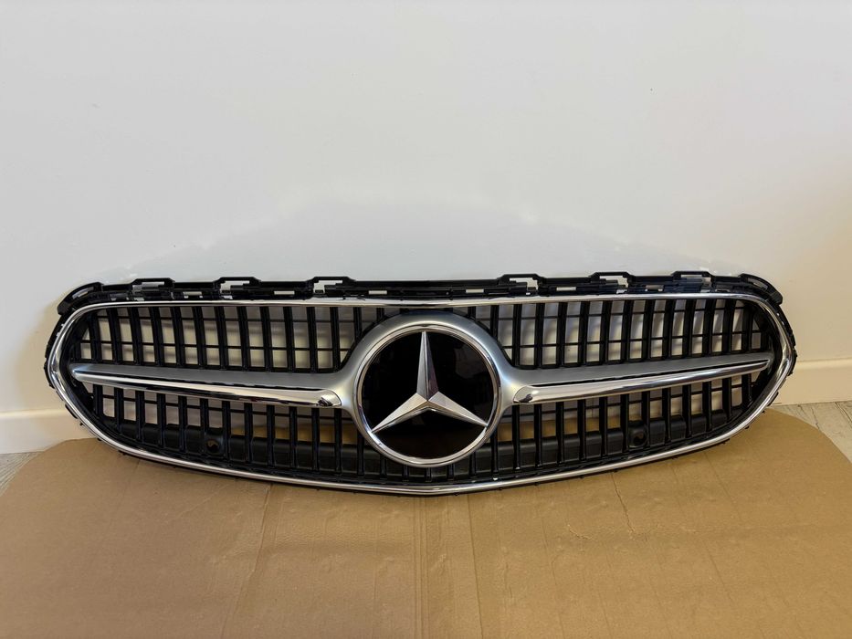 Grila radiator cu emblema Mercedes C class W206 dupa 2021 A2068883800