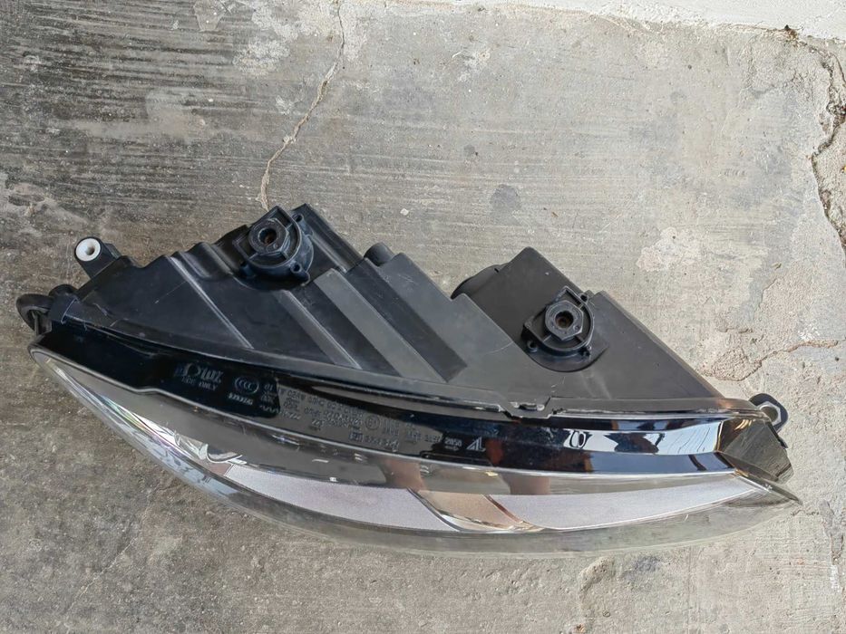Фар VW Touran Caddy 2010-15г. десен / Фар Туаран Кади Оригинален