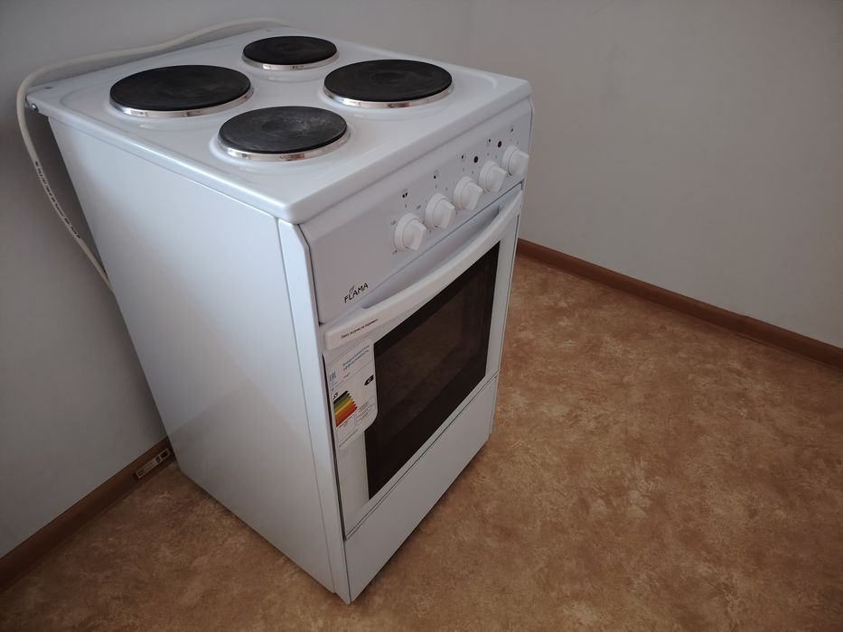 Продам электро плиту новая