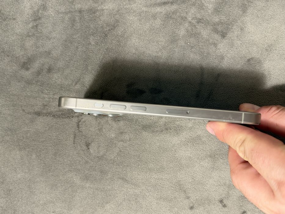 Iphone 15 pro Silver