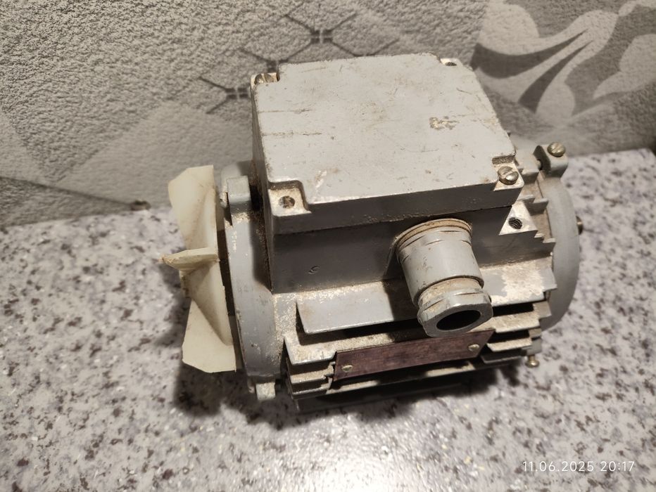 Продам электродвигатель асинхронный