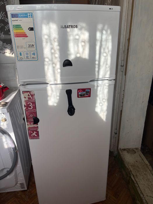 Vând frigider Albatros clasa A+ în perfectă stare de funcționare.