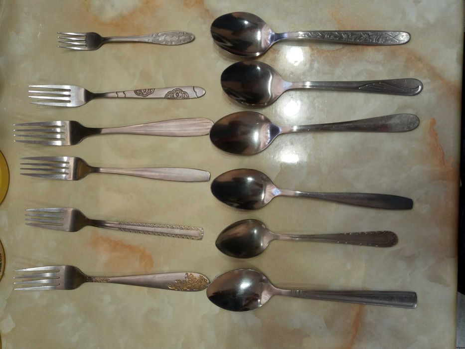 Ложки вилки ножи 26шт за все 50 тыс.Советские и простые разные